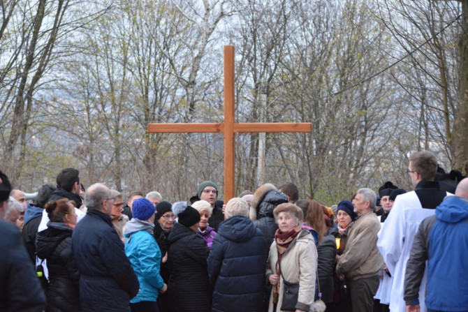 Z Krzyżem na Karczówkę