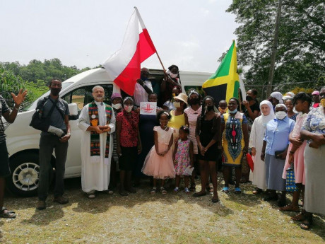 [FOTO] Diecezja kielecka pomogła misjonarzom na Jamajce