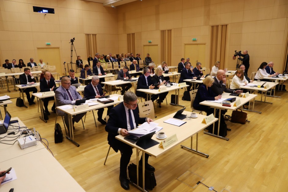 Radni sejmiku apelują do rządu w sprawie kolei