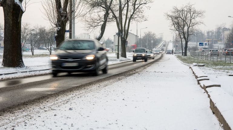 Śnieg utrudnia jazdę