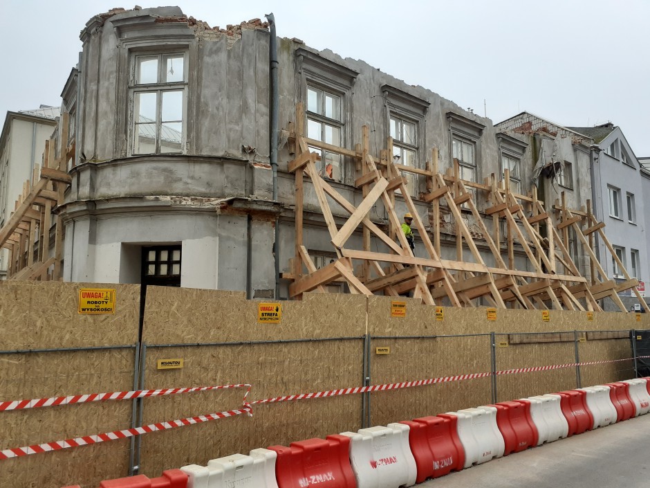 Rozpoczęła się przebudowa kamienicy przy Wesołej