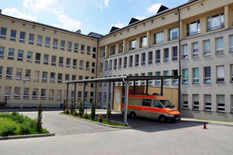 Szpital w Busku-Zdroju nie przyjmuje pacjentów z podejrzeniem zarażenia koronawirusem. Oddział przepełniony