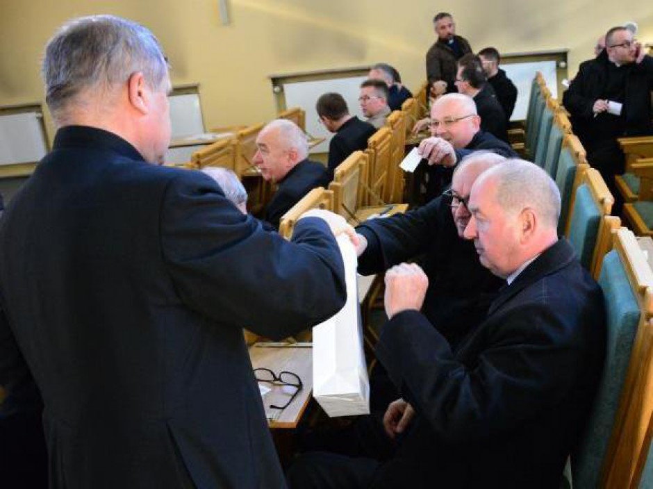 Kapłani wybiorą członków „senatu biskupa”