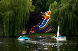 Świetna zabawa w parku 