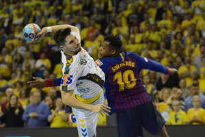 Grad goli w Hali Legionów. Barcelona lepsza