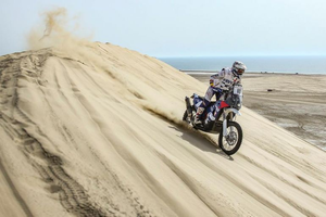 Równa jazda Giemzy. Mały skok w 