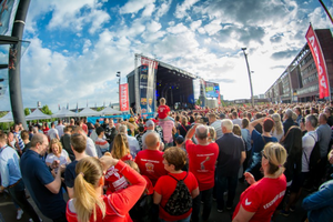 [FOTO] Prosto z Kolonii. Drużyny i kibice zaprezentowali się przed Lanxess Areną