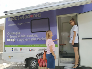 Panie badały się w pięknych okolicznościach przyrody - Ogrodzie Botanicznym