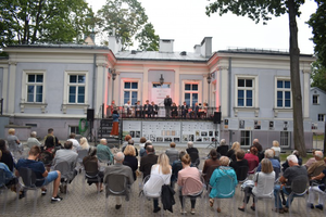 [VIDEO+GALERIA] Przeczytali „Rozdzióbią nas kruki, wrony” w wyjątkowych okolicznościach przyrody