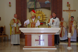 [FOTO] Kościół w Nowinach konsekrowany. Biskup Jan Piotrowski: 