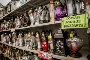 Znicze w kształcie figur... Jezusa i Maryi, które później wyrzucimy na śmietnik? Zastanówmy się!