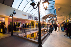 Kupcy z Centrum Handlowego 