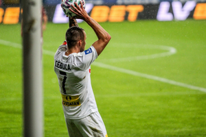 Cebula rozstaje się z Koroną. 