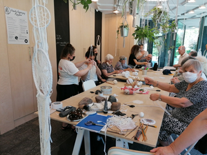 [FOTO] Parkinsonicy tworzyli ażurowe łapacze snów w 