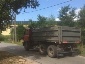 Kolejny problem w Kostomłotach Pierwszych. Mieszkańcy skarżą się na ciężarówki