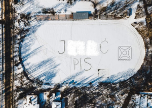 Prezydent Skarżyska udostępnia wulgarny napis. Burza w sieci