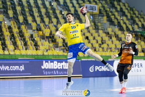 Drużyna Jureckiego postawiła się Łomży Vive. Kielczanie wygrali jedną bramką