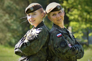 Mama i córka w mundurze. Dziś świętują Dzień Matki