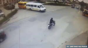 [WIDEO] Motocyklista potrącił kobietę na przejściu dla pieszych