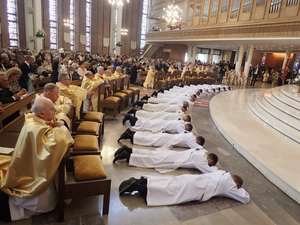 [VIDEO+FOTO] Diecezja kielecka ma szesnastu nowych kapłanów