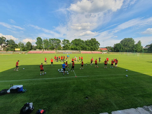 Tłoczno na pierwszym treningu Korony. Są kolejne decyzje kadrowe