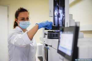 Nowoczesny sprzęt w policyjnym laboratorium. Przyspieszy i usprawni pracę śledczych