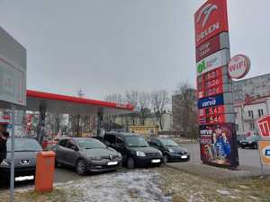 Niższe ceny na stacjach benzynowych. Jak długo się utrzymają?