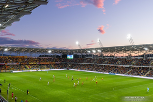 Korona chce zadbać o frekwencję i proponuje dwupak