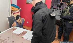 [WIDEO] Oszukiwali „na policjanta”. Trzy osoby za kratami