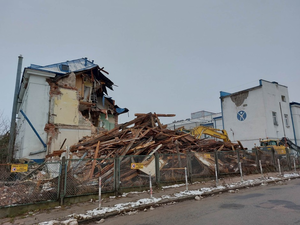 Wyburzają szpitalik przy Langiewicza. Czy powstanie tu szpital uniwersytecki?