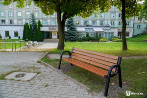 Nowe ławki stają w Kielcach