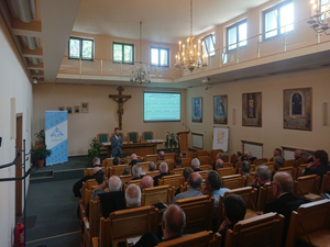 Duchowni pracują nad standardami ochrony małoletnich