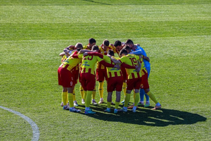 Kiepska pierwsza i obiecująca druga połowa. Korona remisuje w sparingu