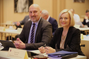 Renata Janik i zarząd województwa z absolutorium