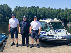 Policyjni wodniacy patrolują już kąpieliska