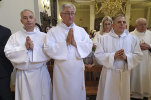 [FOTO] Trzech kandydatów do diakonatu stałego przyjęło lektorat