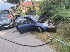 Kompletnie pijany kierowca wjechał w betonowy przepust