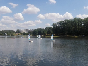 Żeglują po zalewie. Wciąż można zapisać dziecko