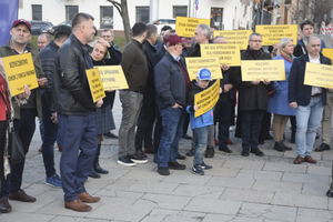 Mieszkańcy wciąż chcą parkingu pod Placem Wolności. Znów protestowali