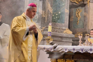 Biskup Jan Piotrowski odwiedzi Lwów