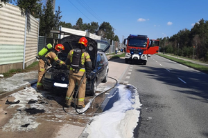 Pożar samochodu, w środku trzymiesięczne dziecko