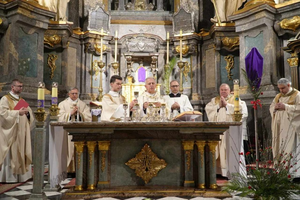 [WIDEO+FOTO] Biskup Jan Piotrowski we Lwowie: Nie ustajemy w modlitwie o pokój