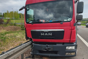 Kolizja z udziałem ciężarówki na S7 i utrudnienia w ruchu