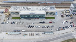 Dobra wiadomość dla kierowców –  przy dworcu pojawią się dodatkowe miejsca postojowe!