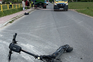 Wypadek z udziałem samochodu ciężarowego i hulajnogi elektrycznej. 12-latek w szpitalu