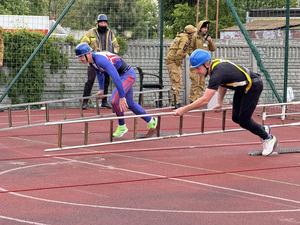 Strażacy zmagają się ze sportem pożarniczym