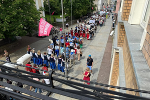 Korowód Kół Gospodyń Wiejskich przeszedł „Sienkiewką”. Masa atrakcji dla seniorów