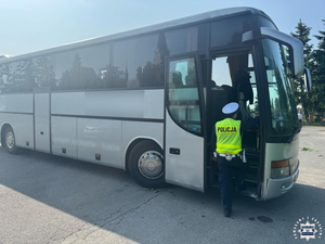 Zabrał dzieci na wycieczkę niesprawnym autokarem