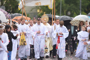 Boże Ciało w parafii Ducha Świętego z biskupem Piotrem Skuchą i pięknym jubileuszem
