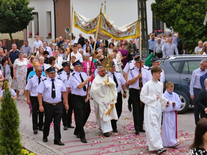[FOTO] Boże Ciało w diecezji kieleckiej. Piękne procesje w wielu parafiach